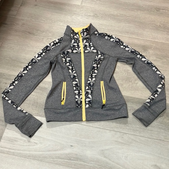 Ivivva Other - Ivivva, girls 10 , 4 way stretch , zip up yoga top.